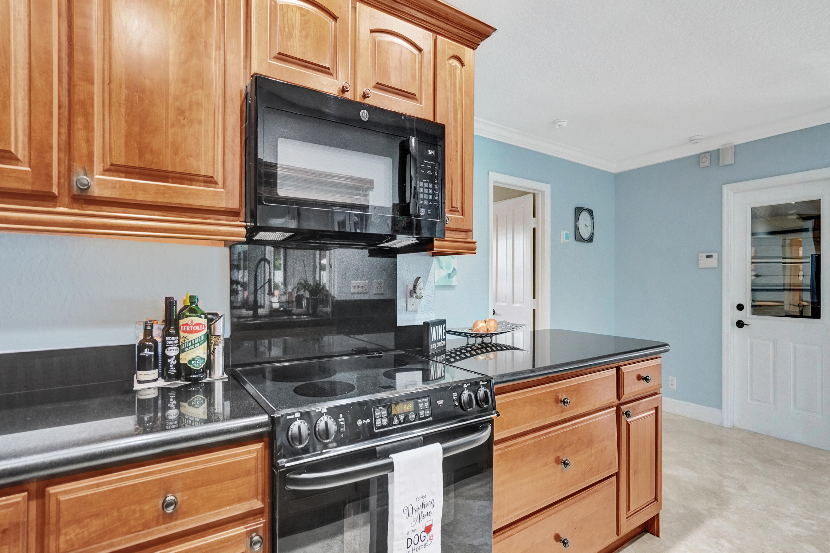 2750 Northeast 45th Street Lighthouse Point, FL 33064 - Photo 13 of 60 Kitchen