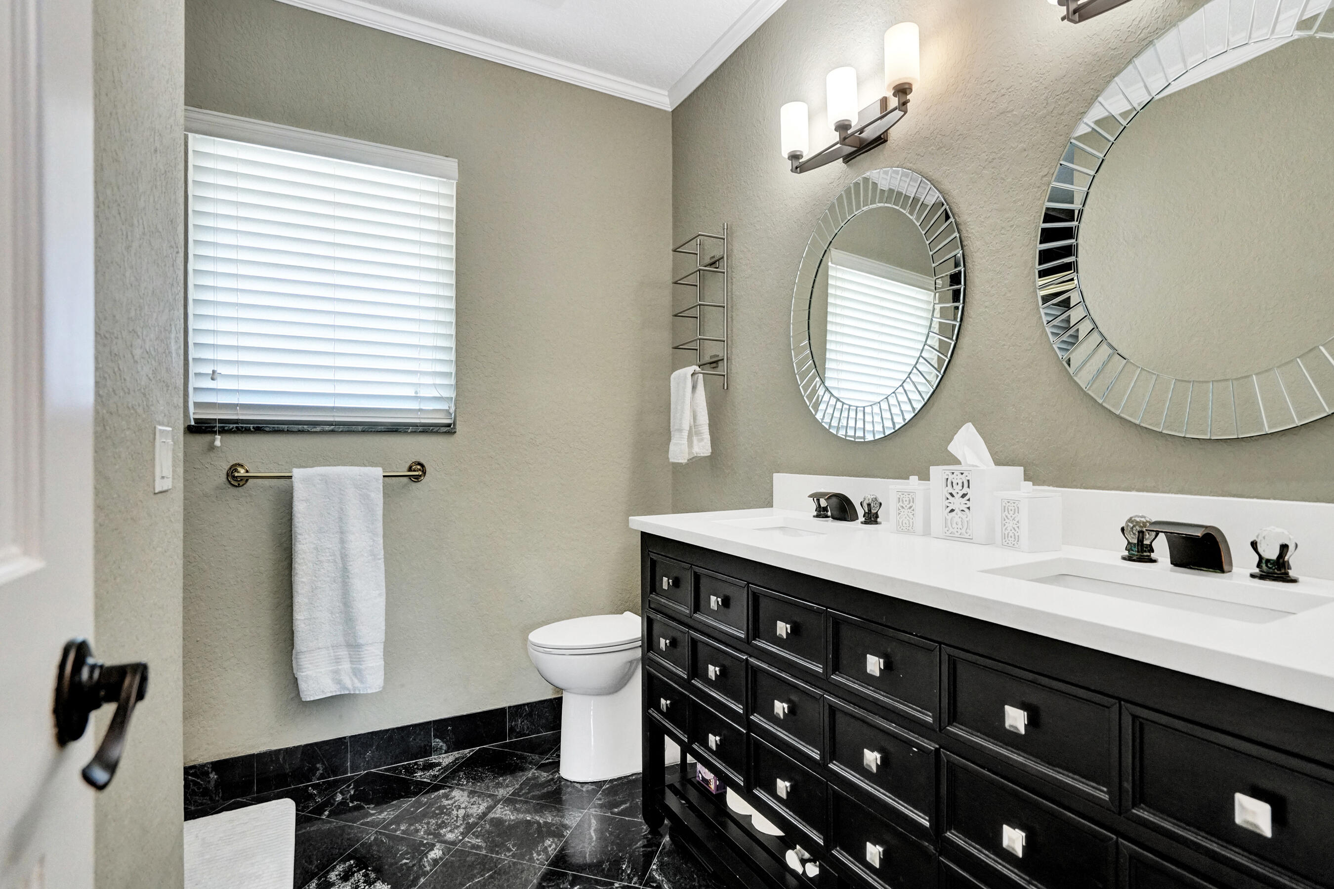 2750 Northeast 45th Street Lighthouse Point, FL 33064 - Photo 20 of 60 Primary Bathroom