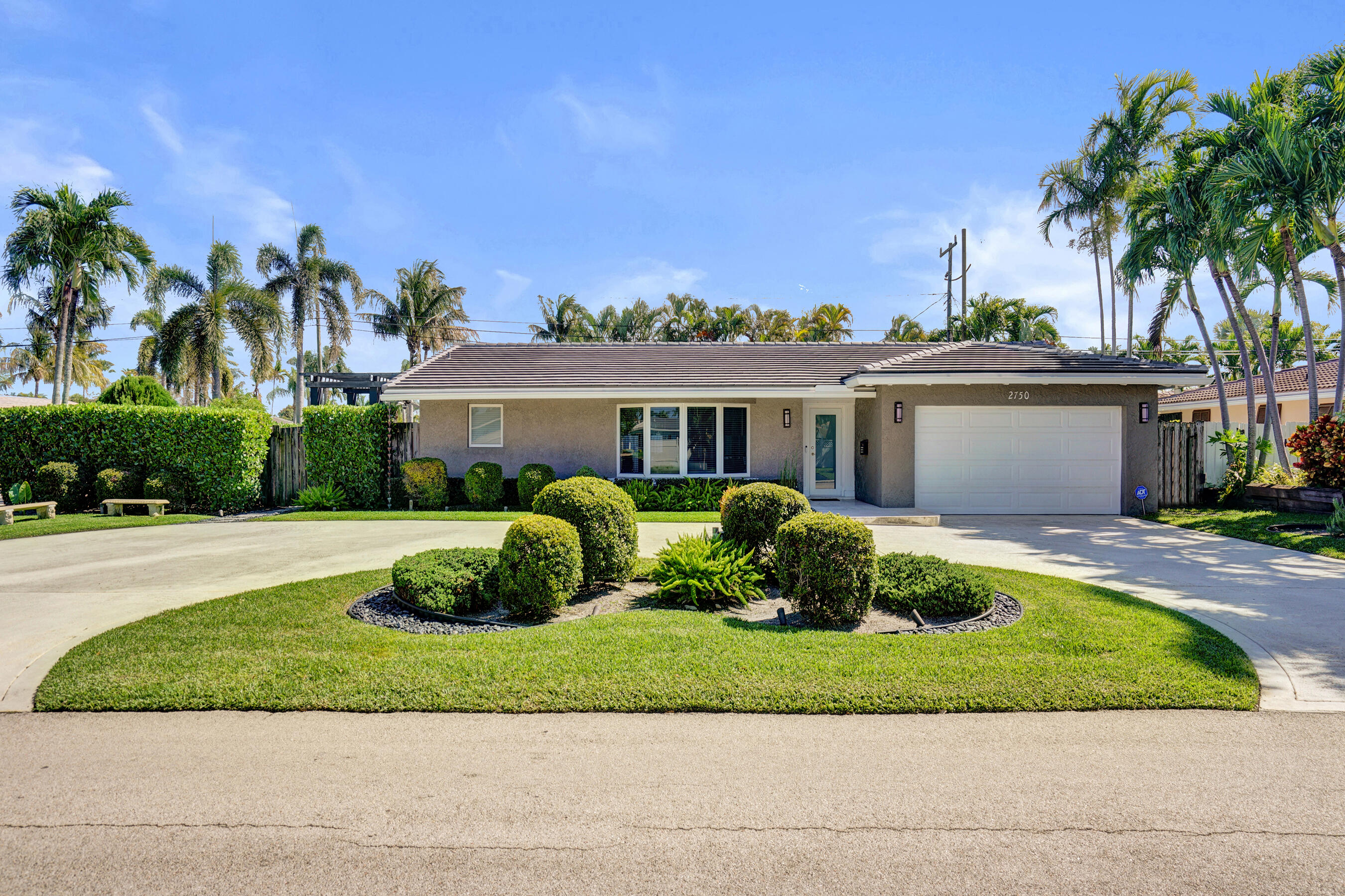 2750 Northeast 45th Street Lighthouse Point, FL 33064 - Photo 2 of 60 Front View