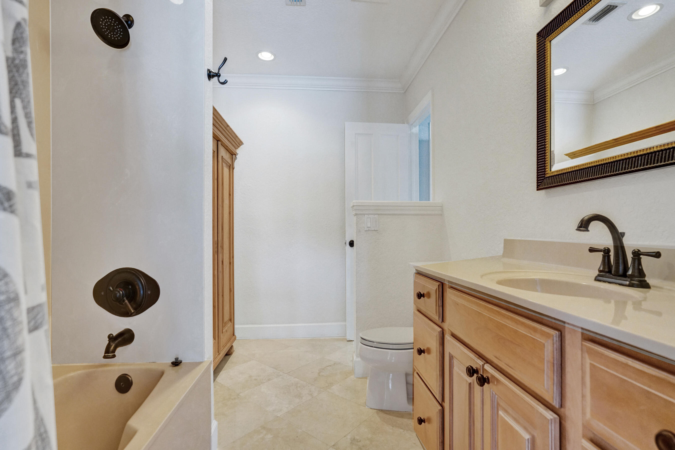 2750 Northeast 45th Street Lighthouse Point, FL 33064 - Photo 30 of 60 Second Bathroom
