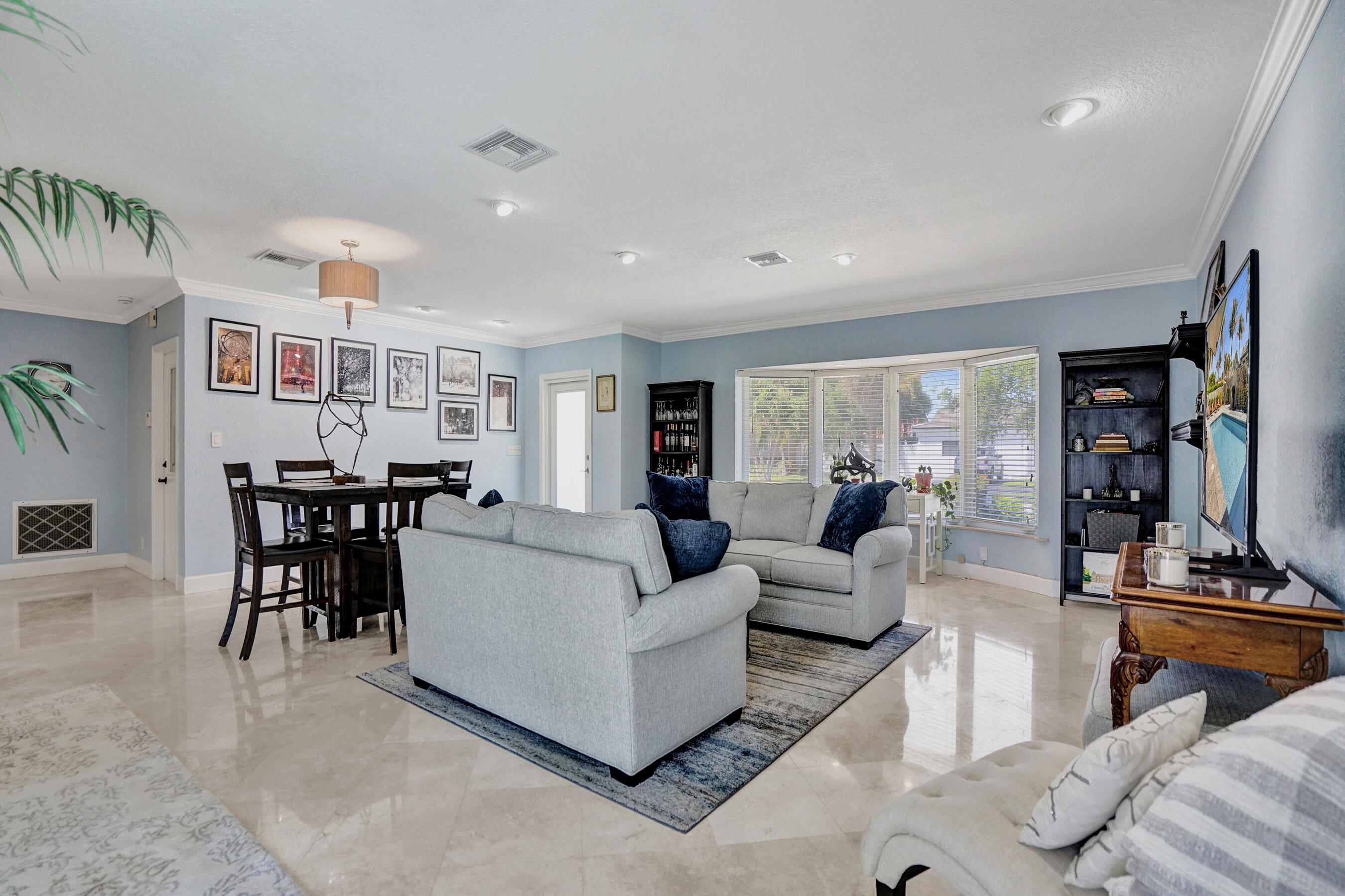 2750 Northeast 45th Street Lighthouse Point, FL 33064 - Photo 5 of 60 Family/Dining Areas