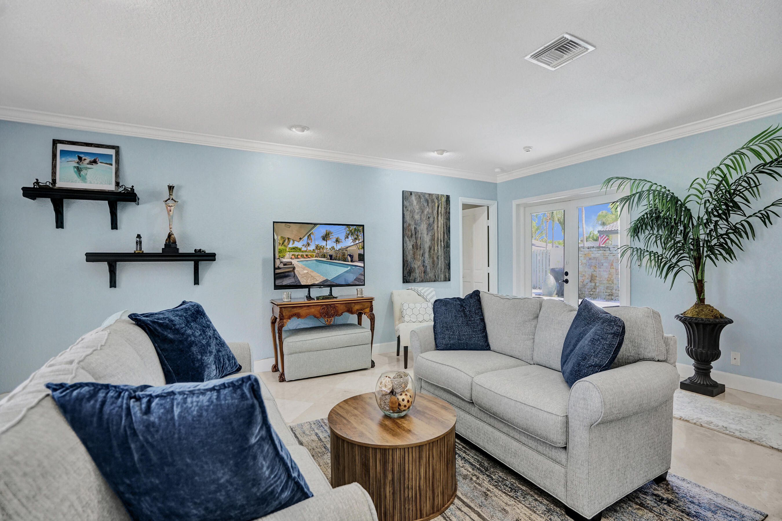 2750 Northeast 45th Street Lighthouse Point, FL 33064 - Photo 7 of 60 Living Area
