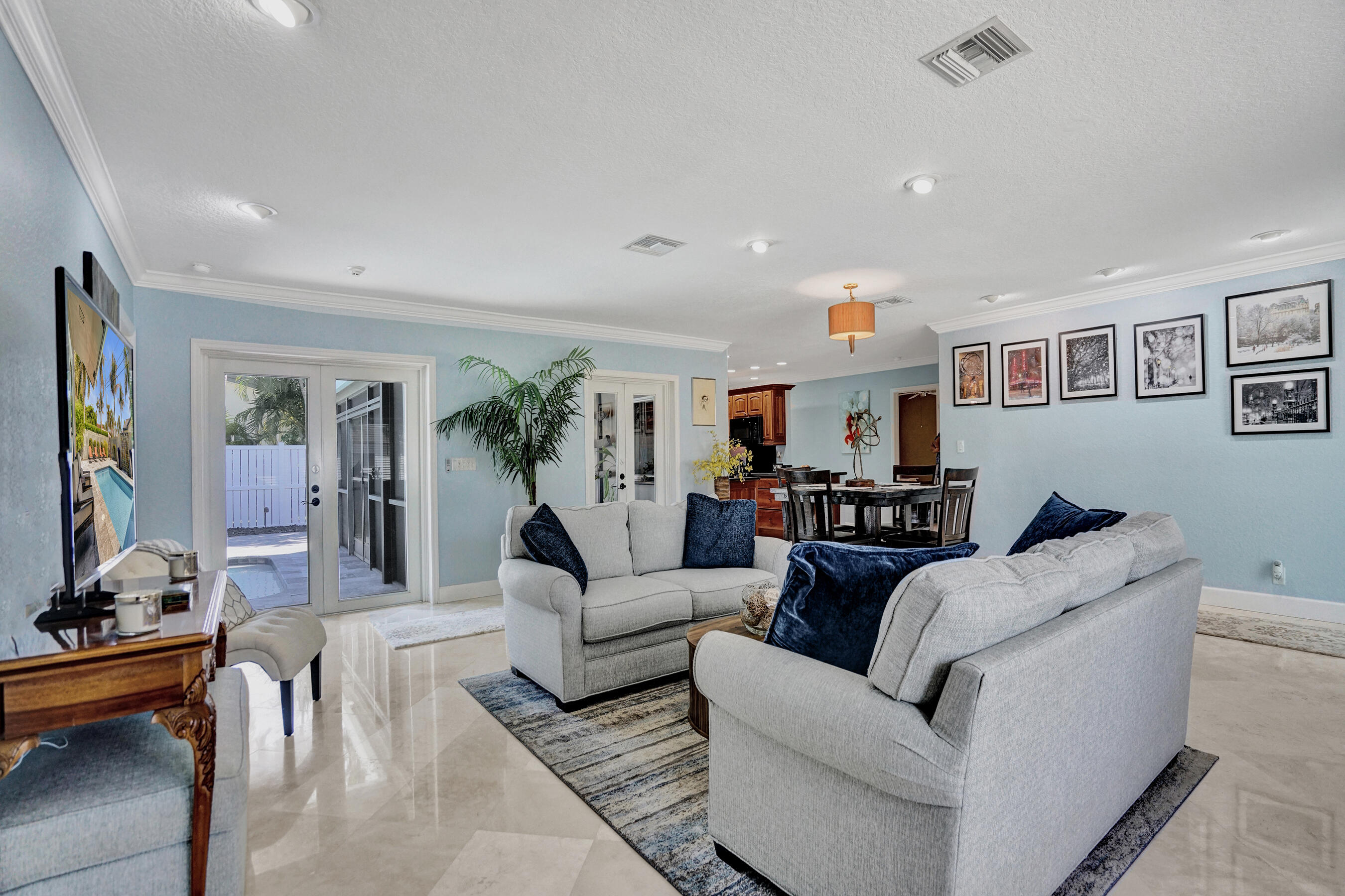 2750 Northeast 45th Street Lighthouse Point, FL 33064 - Photo 9 of 60 Family/Dining Areas