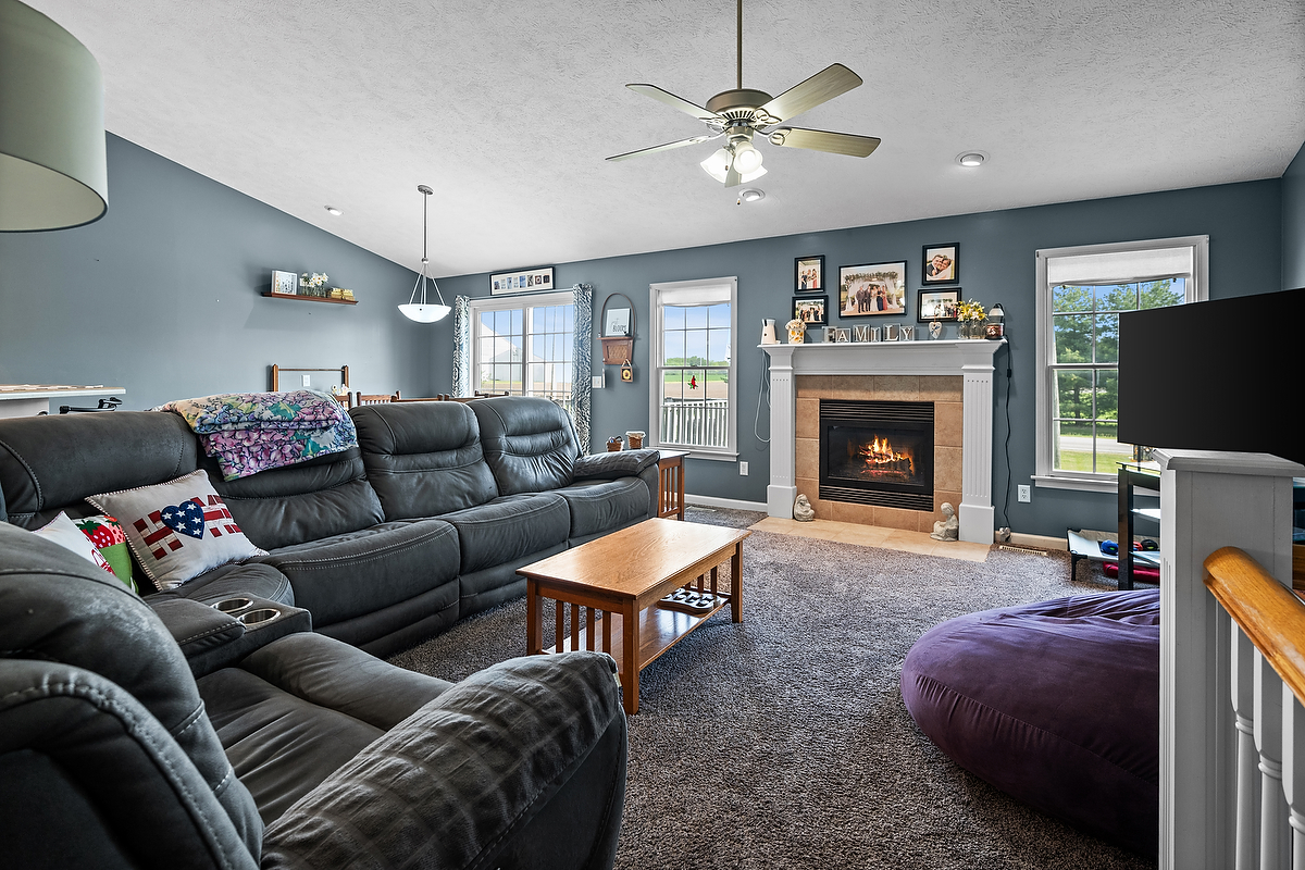 421 Sunset Drive Colfax, IL 61728 - Photo 3 of 44