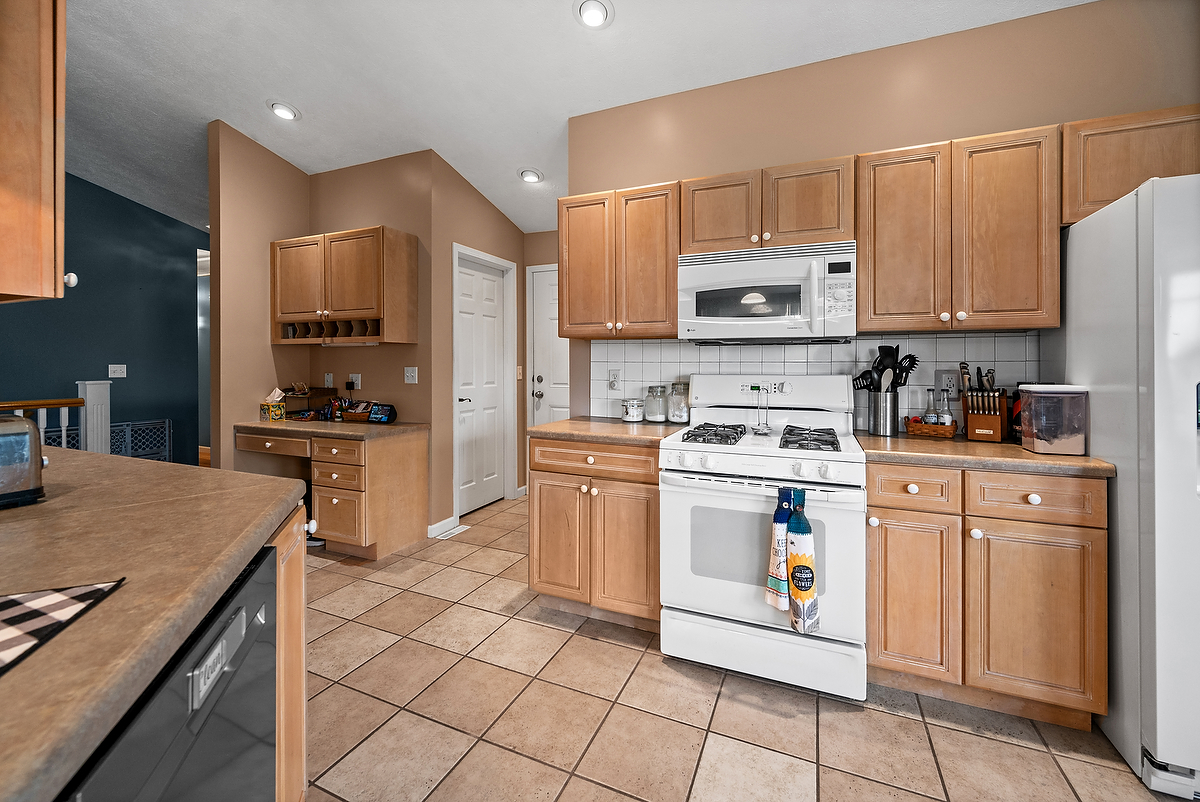 421 Sunset Drive Colfax, IL 61728 - Photo 9 of 44