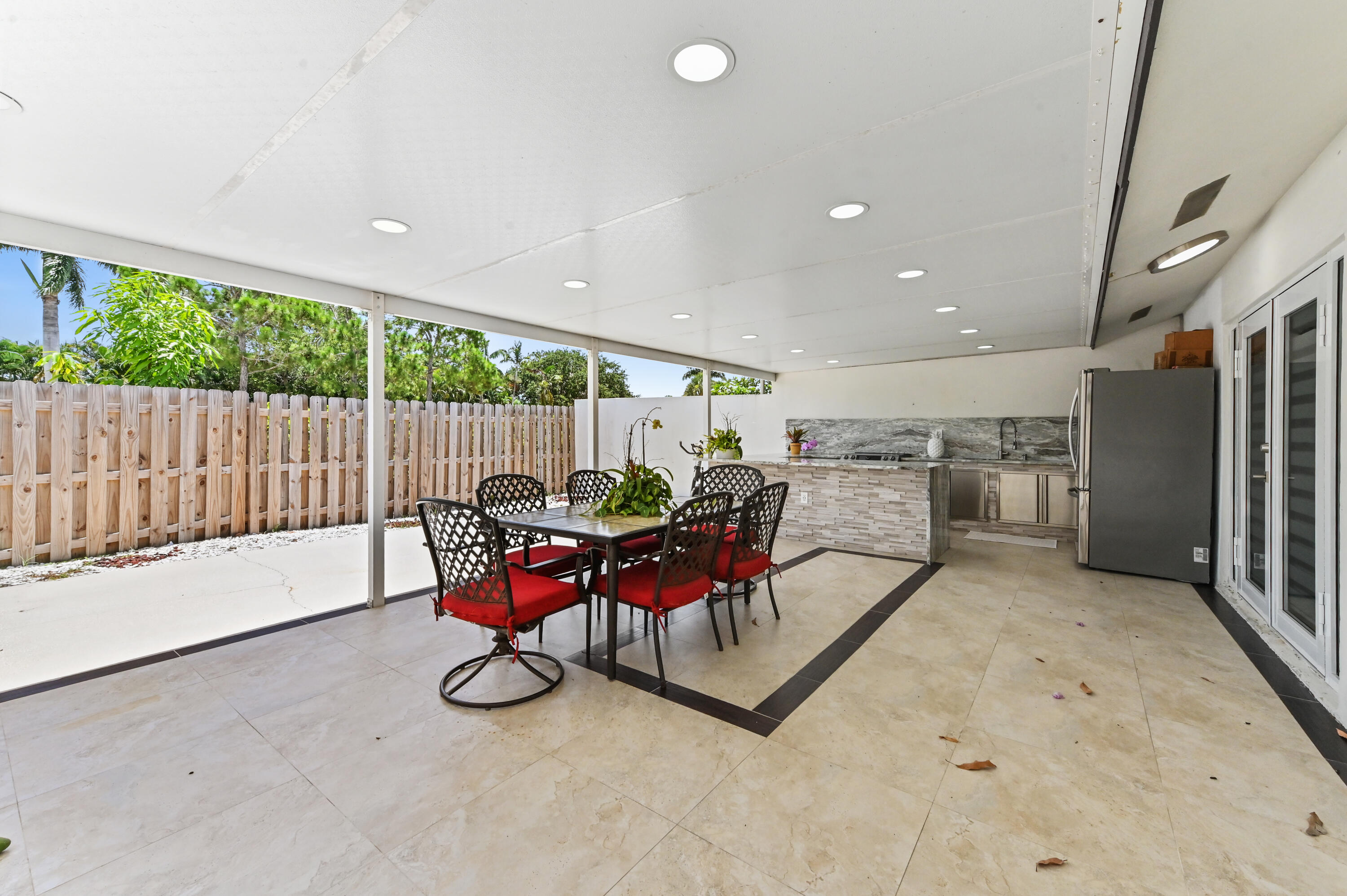 1320 Riverside Circle Wellington, FL 33414 - Photo 25 of 46 28 Patio 04