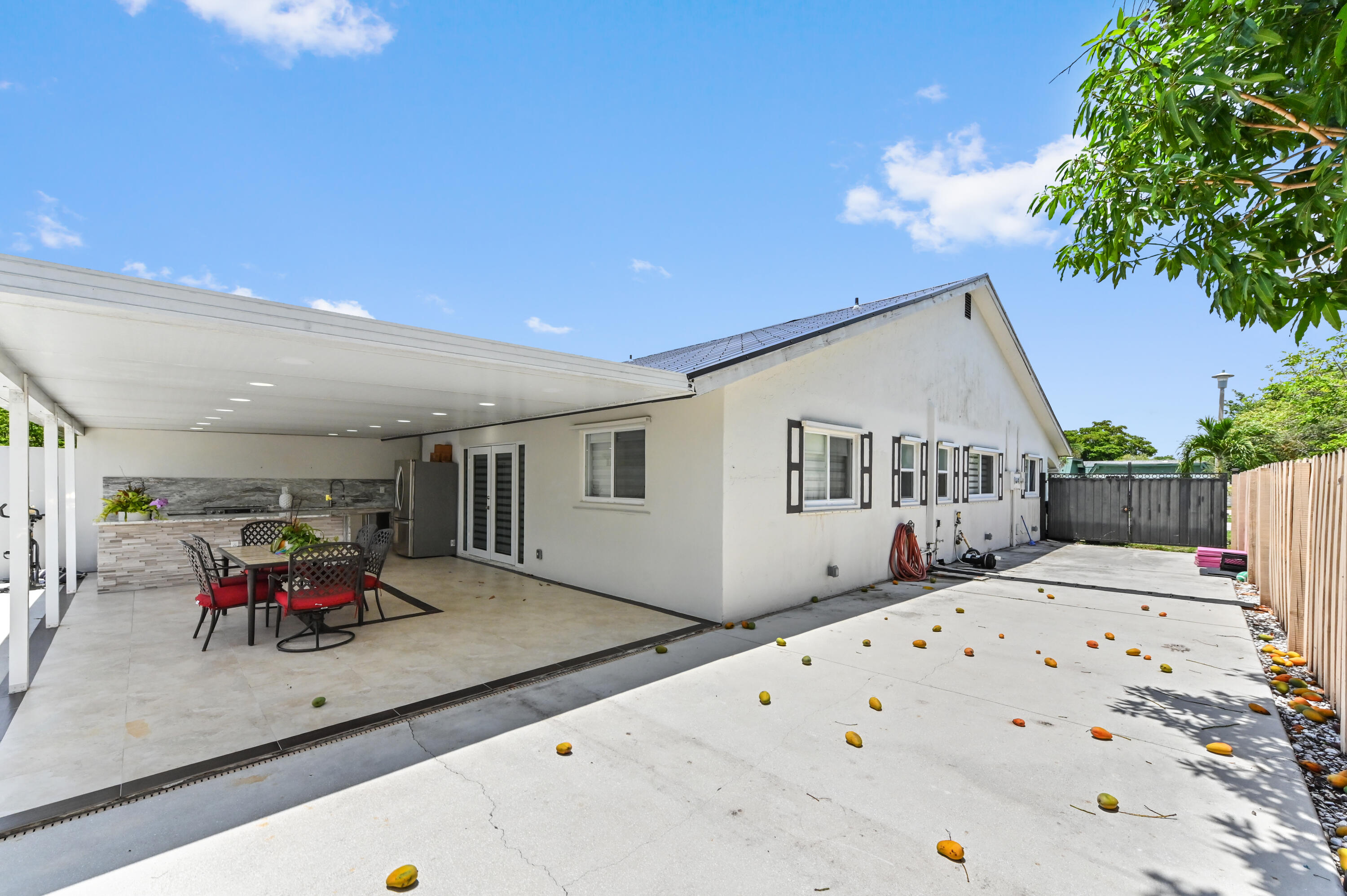 1320 Riverside Circle Wellington, FL 33414 - Photo 27 of 46 30 Rear 02