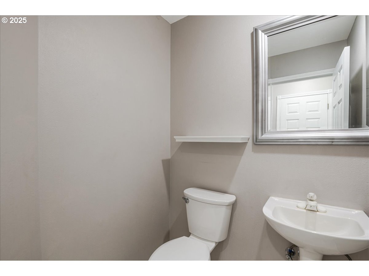 3253 Southeast 24th Terrace Gresham, OR 97080 - Photo 21 of 43 a bathroom with a toilet sink and mirror