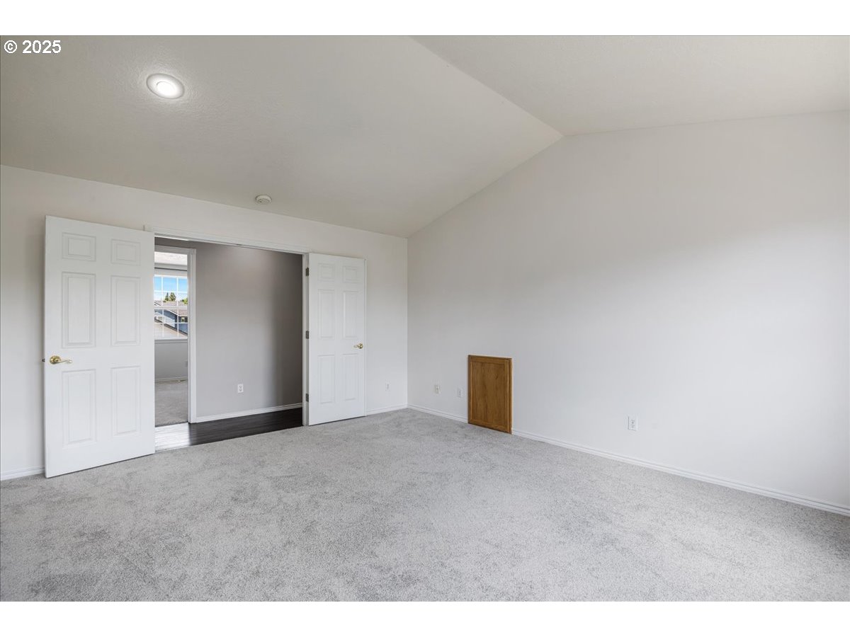 3253 Southeast 24th Terrace Gresham, OR 97080 - Photo 25 of 43 a view of an empty room