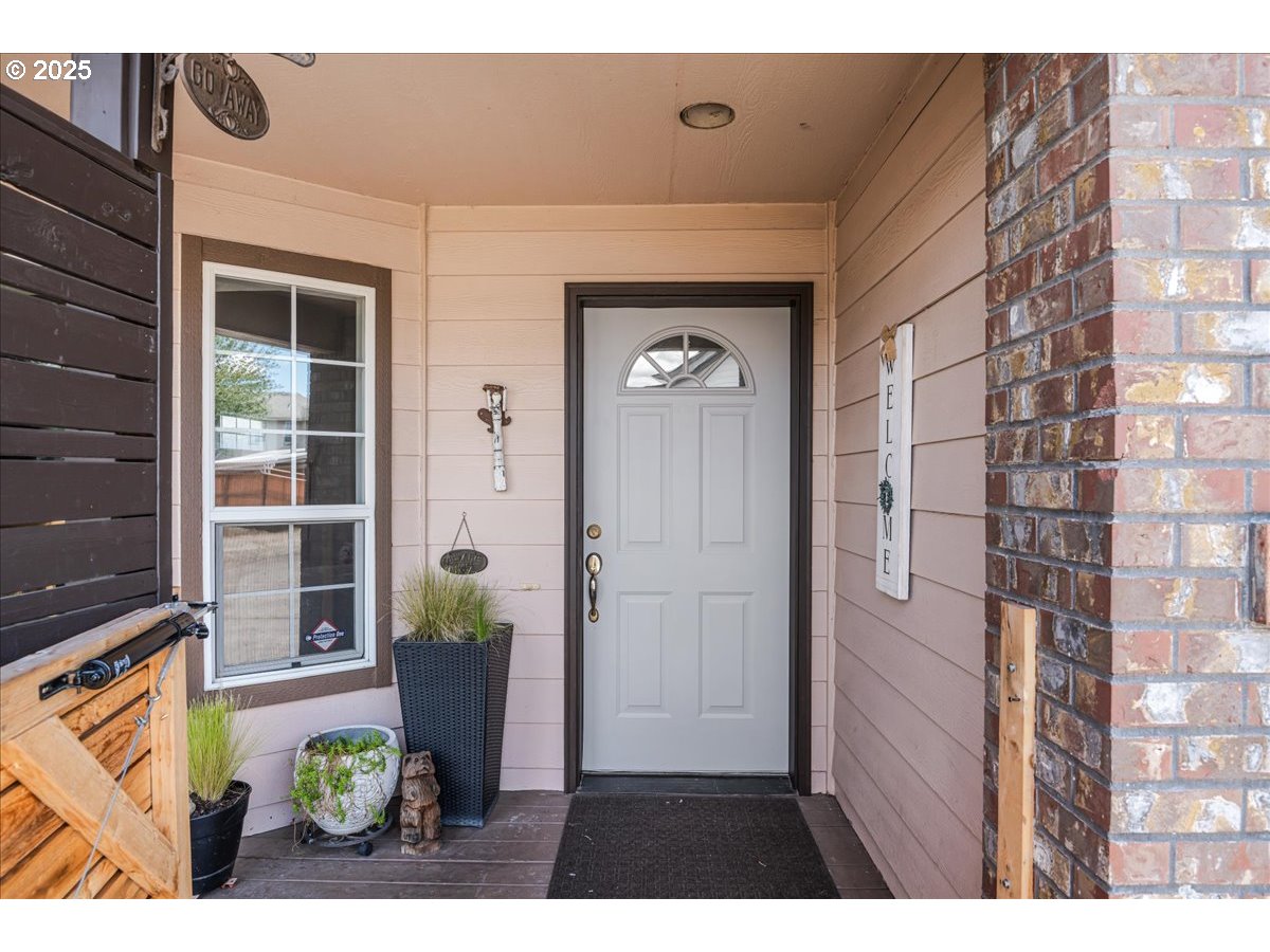 3253 Southeast 24th Terrace Gresham, OR 97080 - Photo 3 of 43