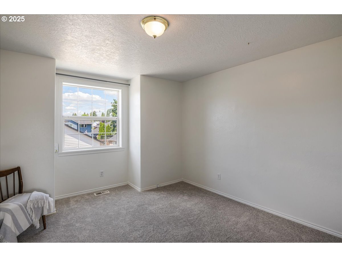 3253 Southeast 24th Terrace Gresham, OR 97080 - Photo 31 of 43 a view of an empty room and window