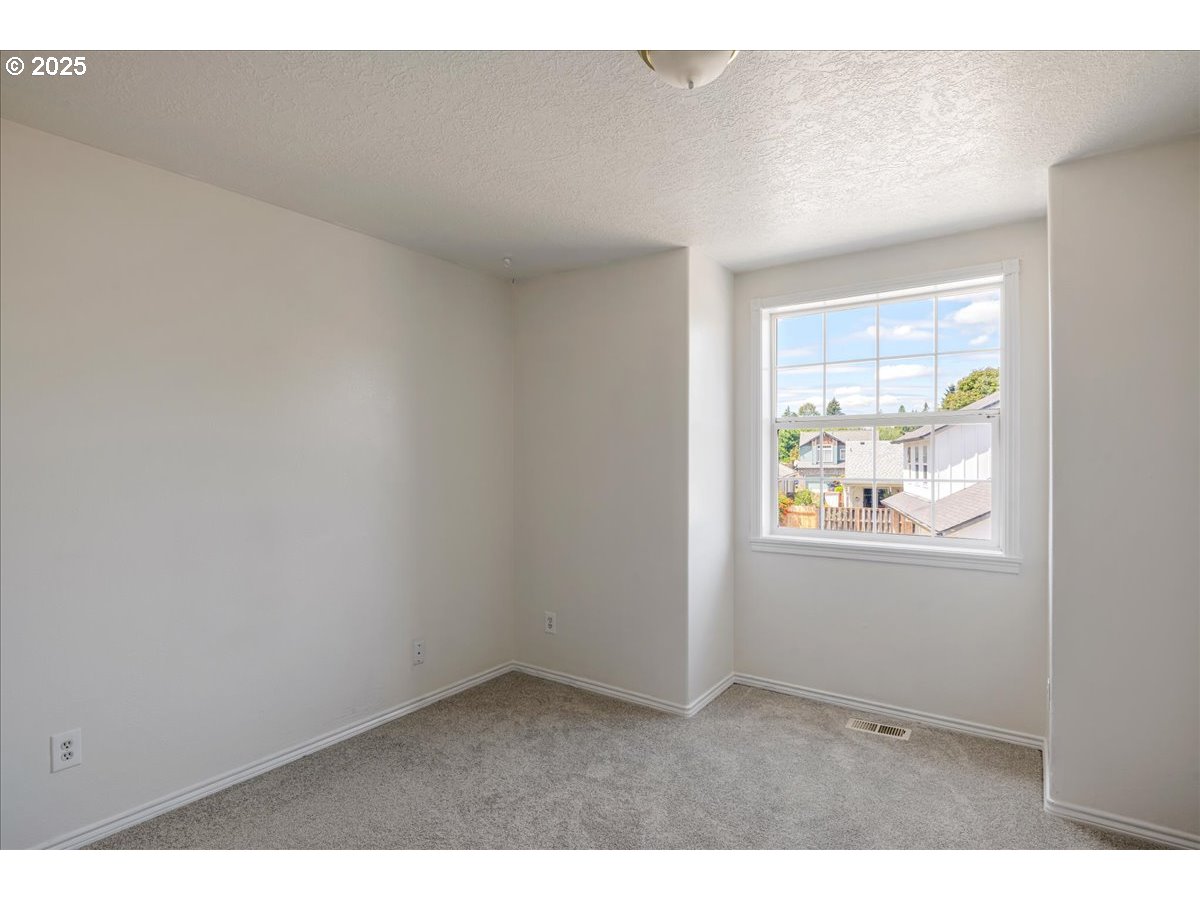 3253 Southeast 24th Terrace Gresham, OR 97080 - Photo 33 of 43