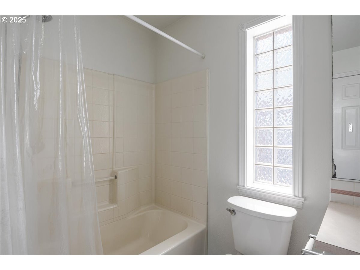 3253 Southeast 24th Terrace Gresham, OR 97080 - Photo 36 of 43 a bathroom with a toilet a sink and a window