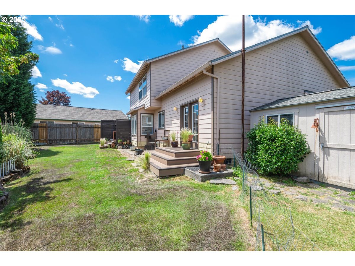 3253 Southeast 24th Terrace Gresham, OR 97080 - Photo 41 of 43 a house view with a sitting space and garden