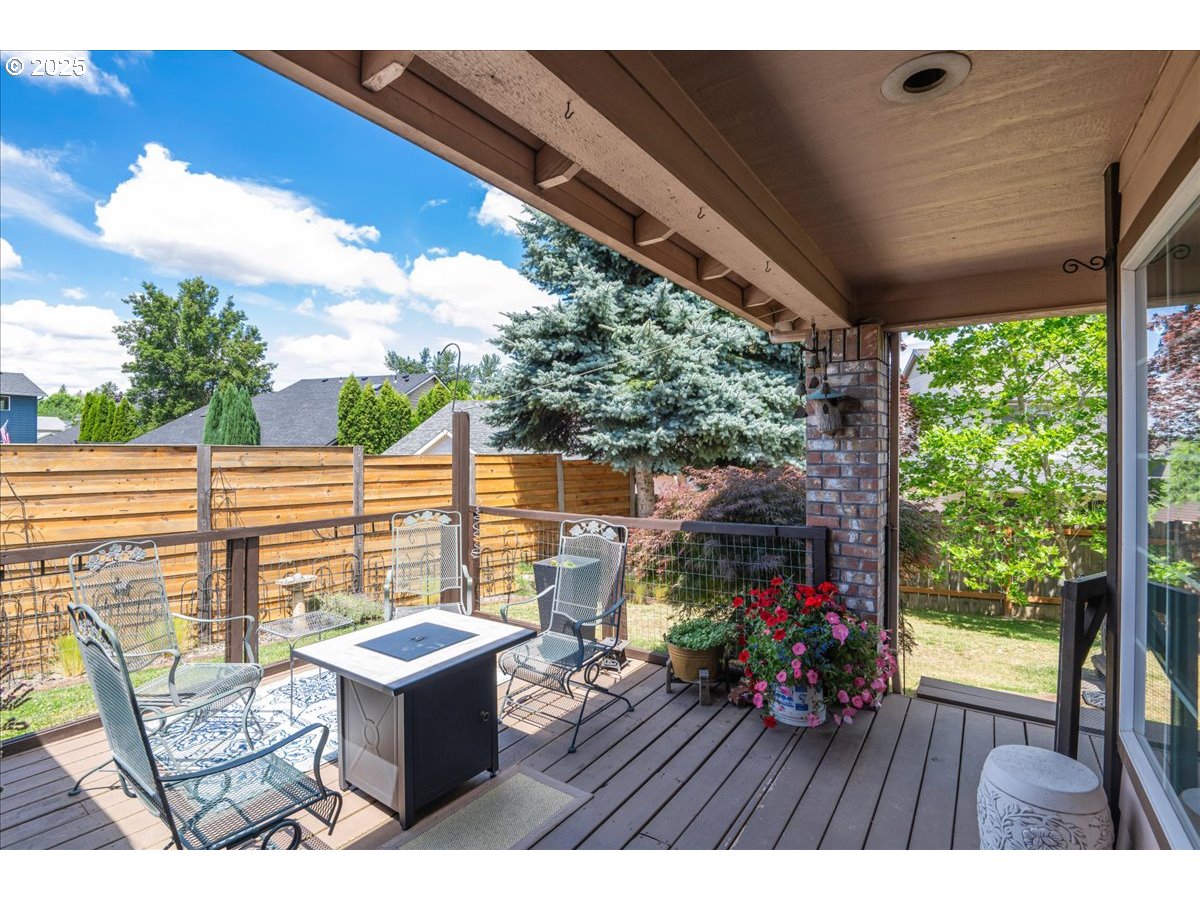 3253 Southeast 24th Terrace Gresham, OR 97080 - Photo 43 of 43 a view of an outdoor sitting area