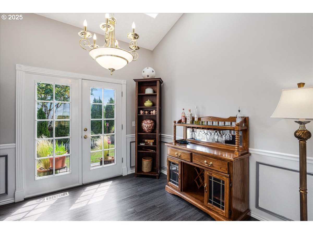 3253 Southeast 24th Terrace Gresham, OR 97080 - Photo 9 of 43 a view of a living room and window