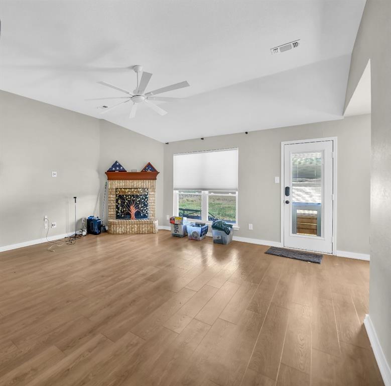 116 Butternut Court Weatherford, TX 76088 - Photo 5 of 26 Gallery Image 5