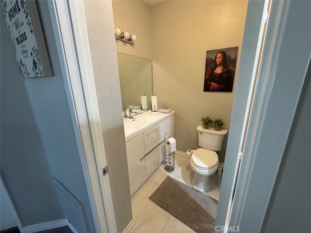 1059 Silvercreek Road Corona, CA 92882 - Photo 19 of 54