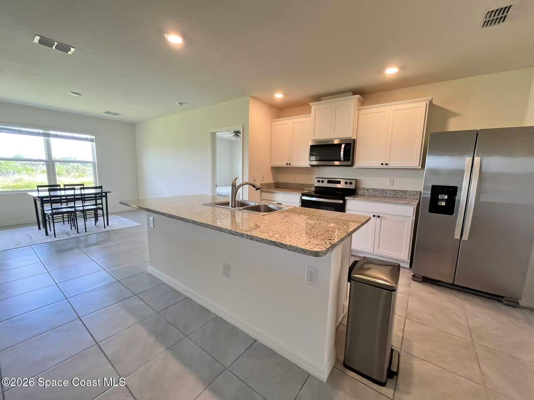 2183 Farmhouse Road Southeast Palm Bay, FL 32909 - Photo 3 of 12 Kitchen