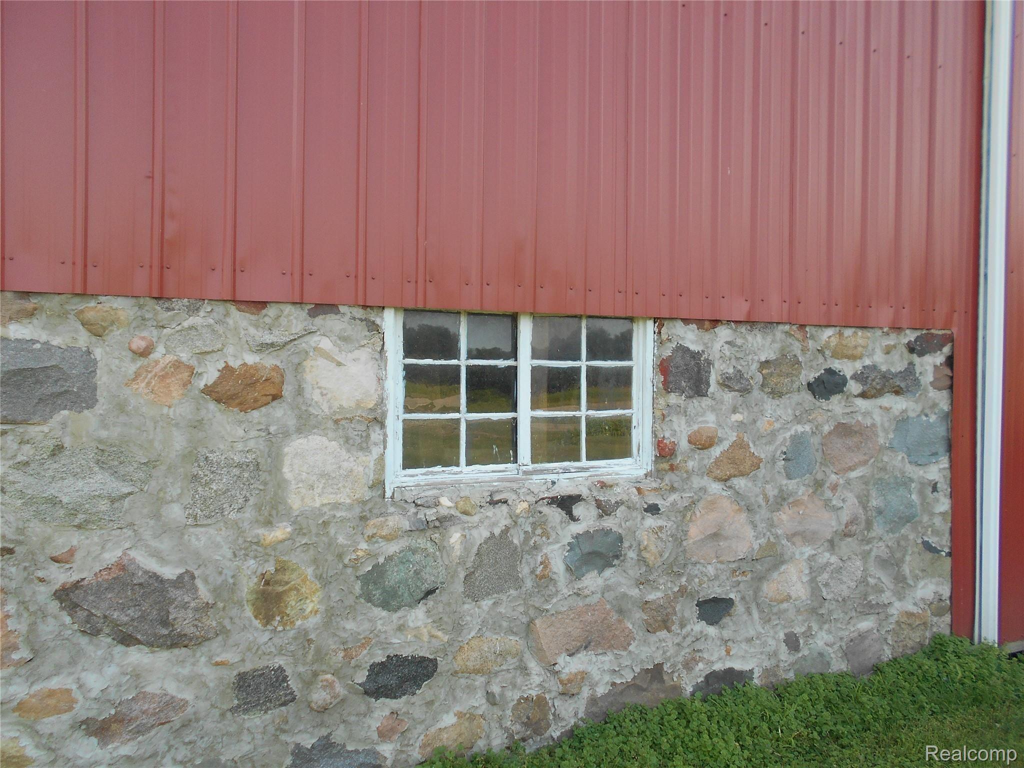 2479 Valentine Road Lapeer, MI 48446 - Photo 9 of 33 DSCN0703.JPG