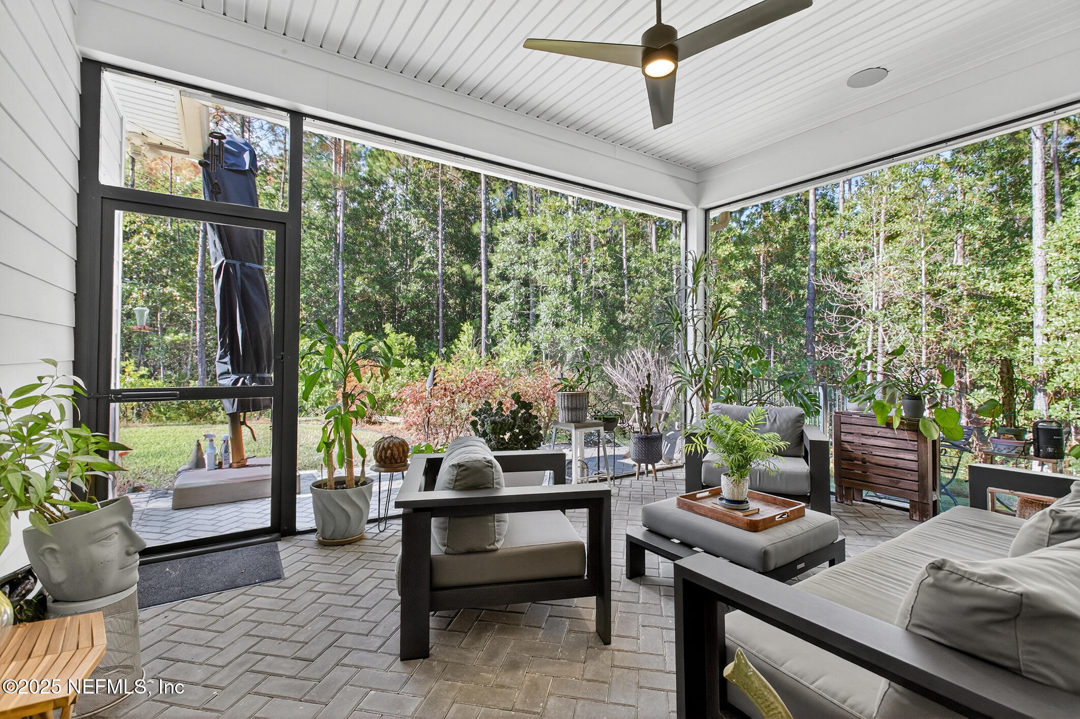 11080 Engineering Way Jacksonville, FL 32256 - Photo 41 of 74 a living room with furniture and a potted plant