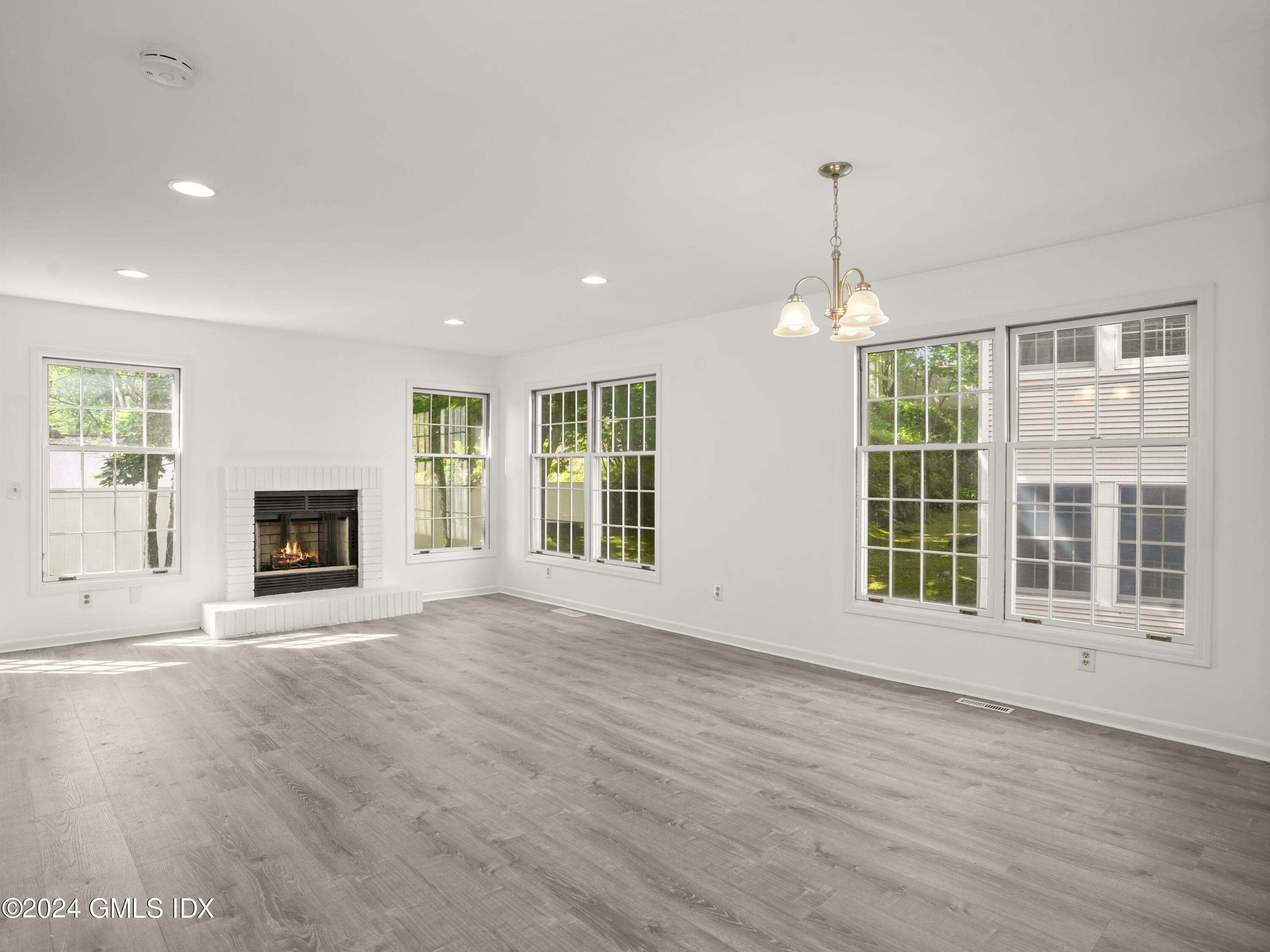 150 Prospect Street, Unit 6 Greenwich, CT 06830 - Photo 3 of 26 5-print-150-prospect-st-apt-6