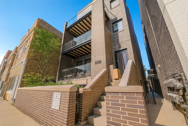 $775,000 | 3708 West Belmont Avenue, Unit 1, Chicago, IL 60618