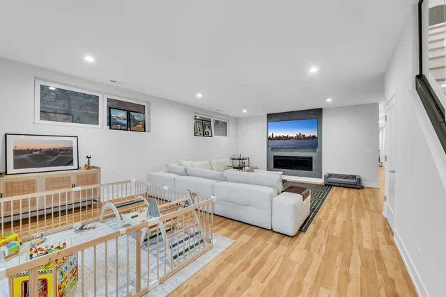 $775,000 | 3708 West Belmont Avenue, Unit 1, Chicago, IL 60618