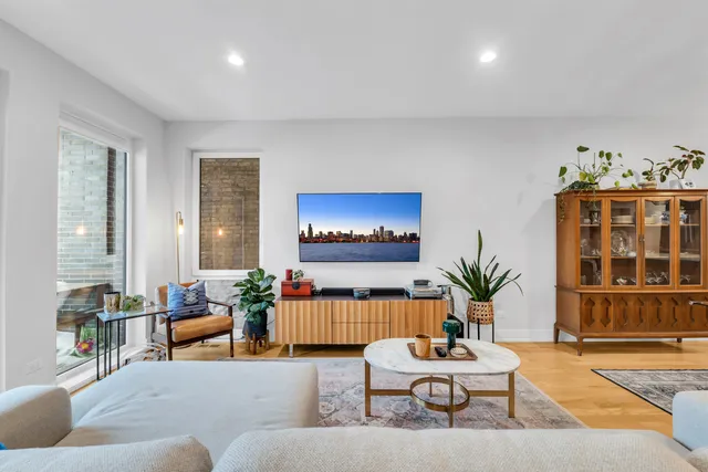 $775,000 | 3708 West Belmont Avenue, Unit 1, Chicago, IL 60618