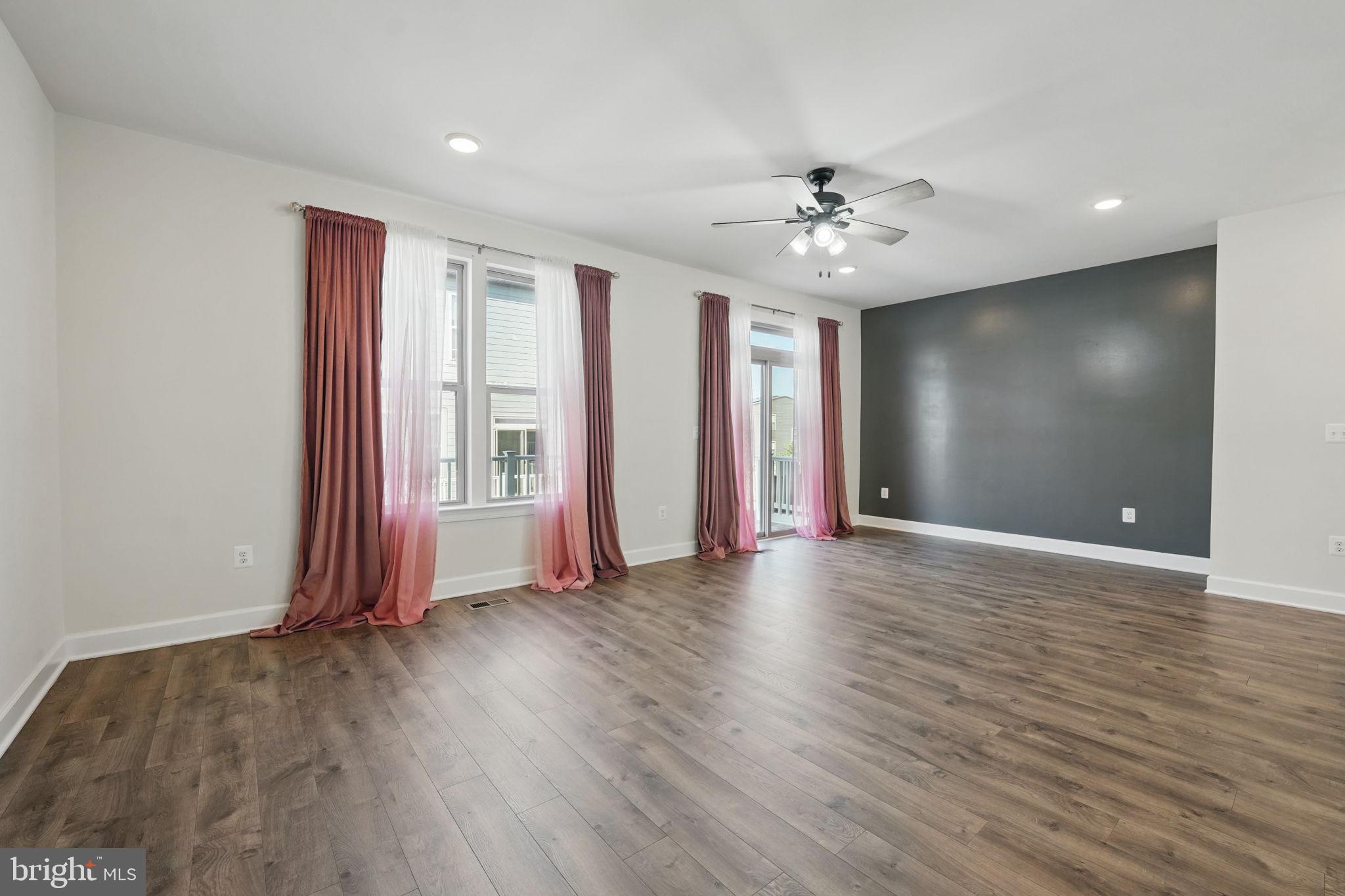 9870 Buchanan Loop Manassas, VA 20110 - Photo 11 of 41 a view of livingroom with hardwood floor and ceiling fan