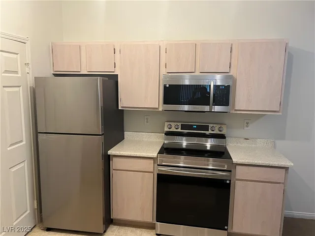 $1,500 | 231 West Horizon Ridge Parkway, Unit 1913, Henderson, NV 89012