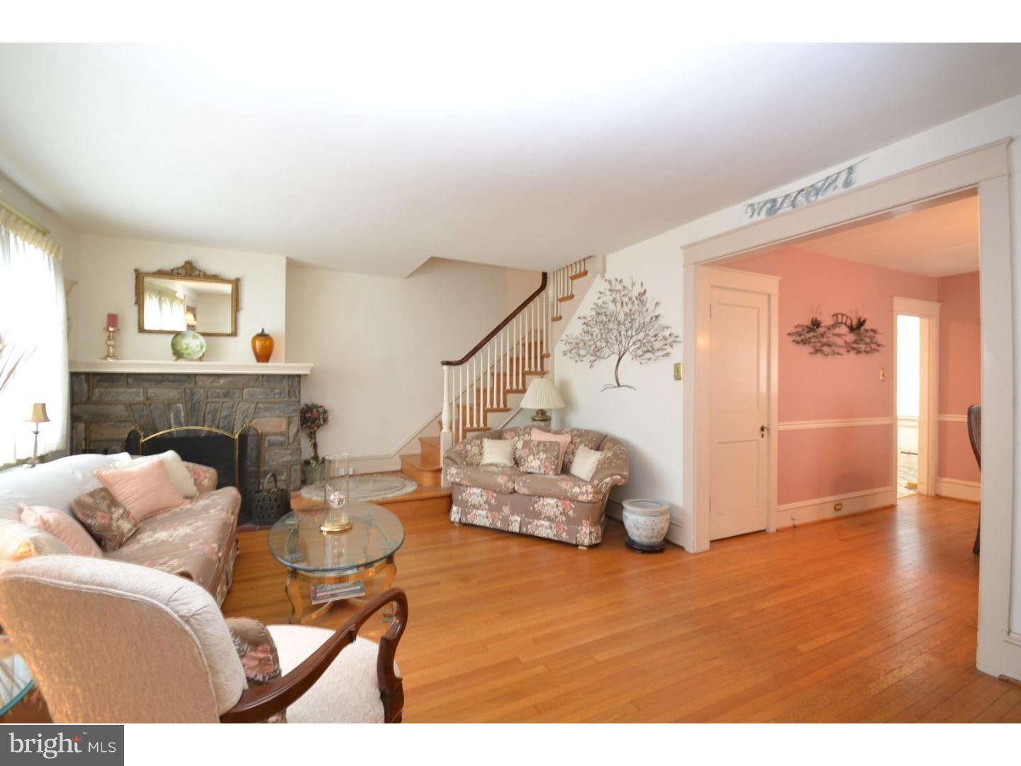 128 Walsh Road Lansdowne, PA 19050 - Photo 4 of 25 Living Room