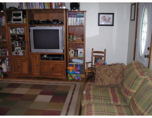 528 Scene Ridge Road Liberty, PA 15133 - Photo 2 of 15 Living Room.