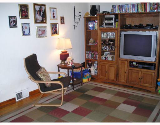 528 Scene Ridge Road Liberty, PA 15133 - Photo 3 of 15 Living Room.