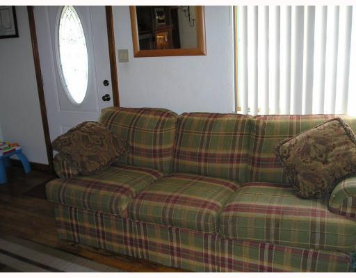 528 Scene Ridge Road Liberty, PA 15133 - Photo 4 of 15 Living Room.