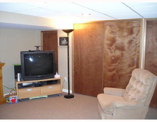 528 Scene Ridge Road Liberty, PA 15133 - Photo 6 of 15 Den/Family/Great Room.