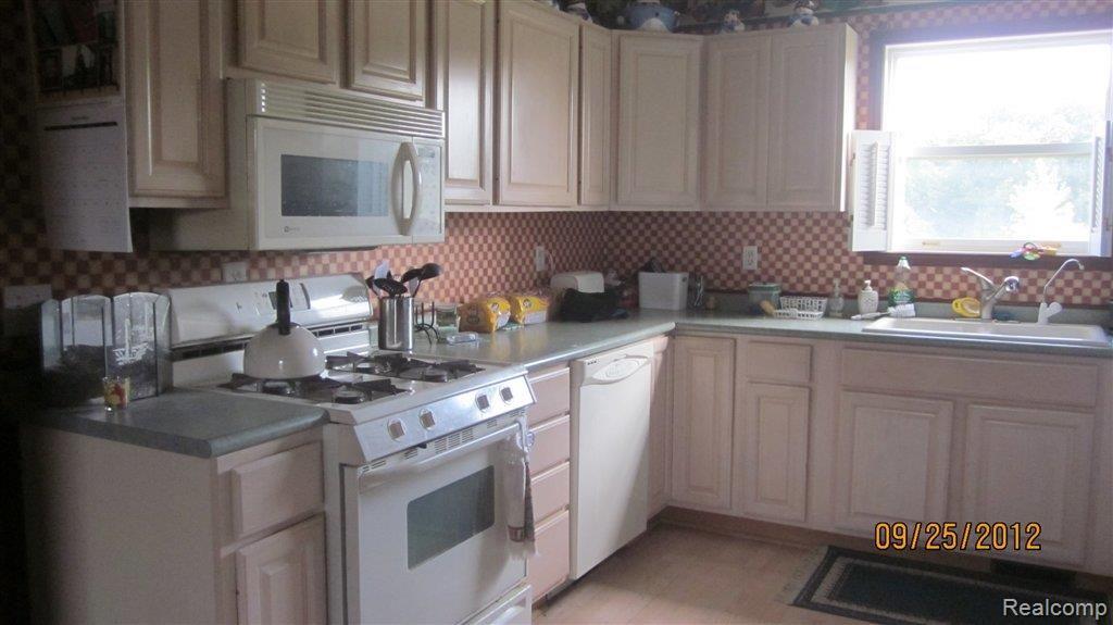 5614 Klam Road Columbiaville, MI 48421 - Photo 3 of 5 IMG_0685.JPG