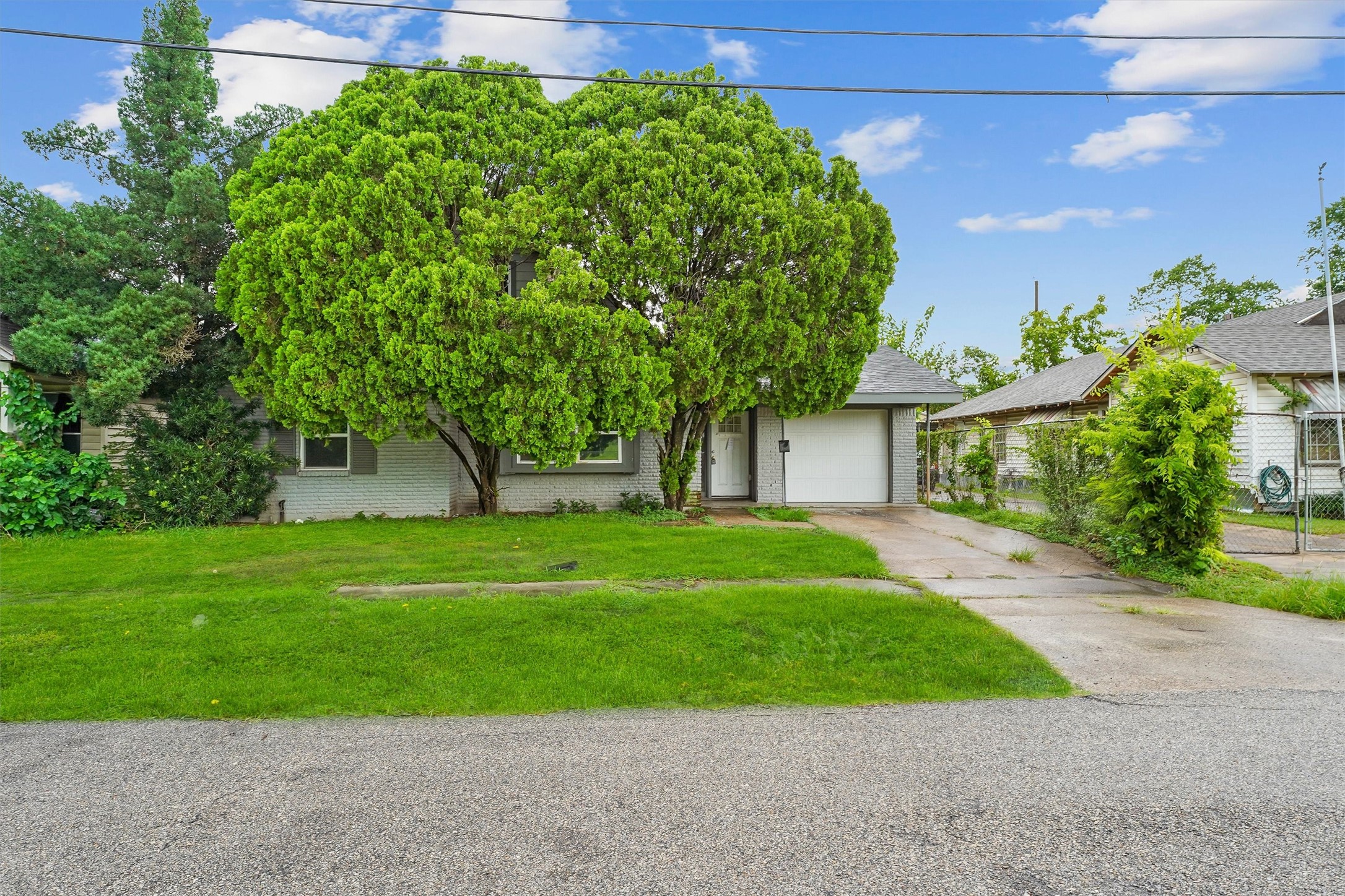 2709 Davis Street Houston, TX 77026 - Photo 1 of 27