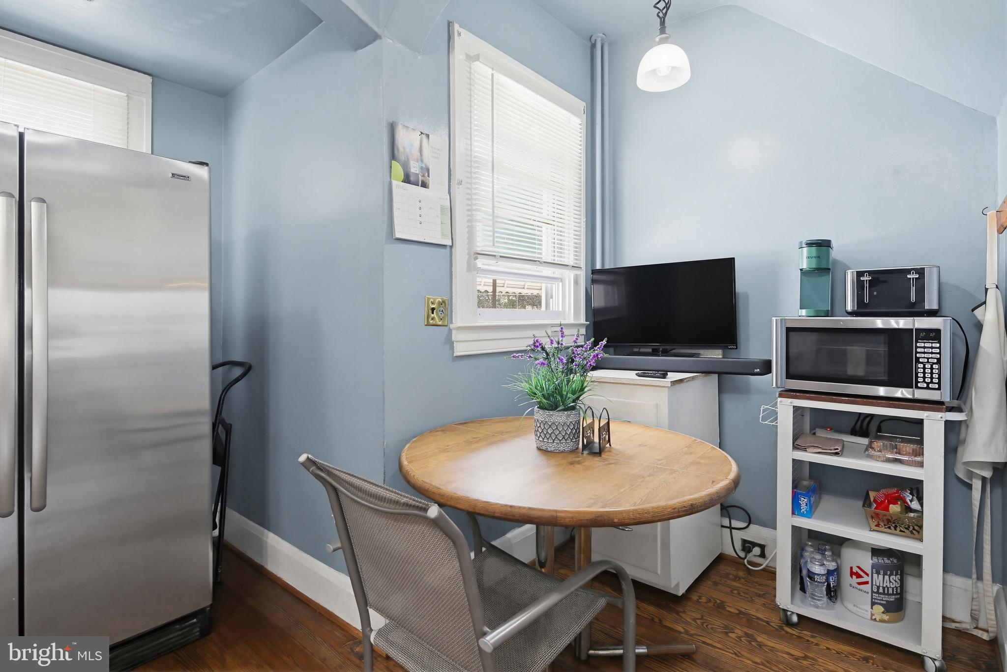 705 Winans Way Baltimore, MD 21229 - Photo 6 of 43 Vintage charm with arched ceiling detail