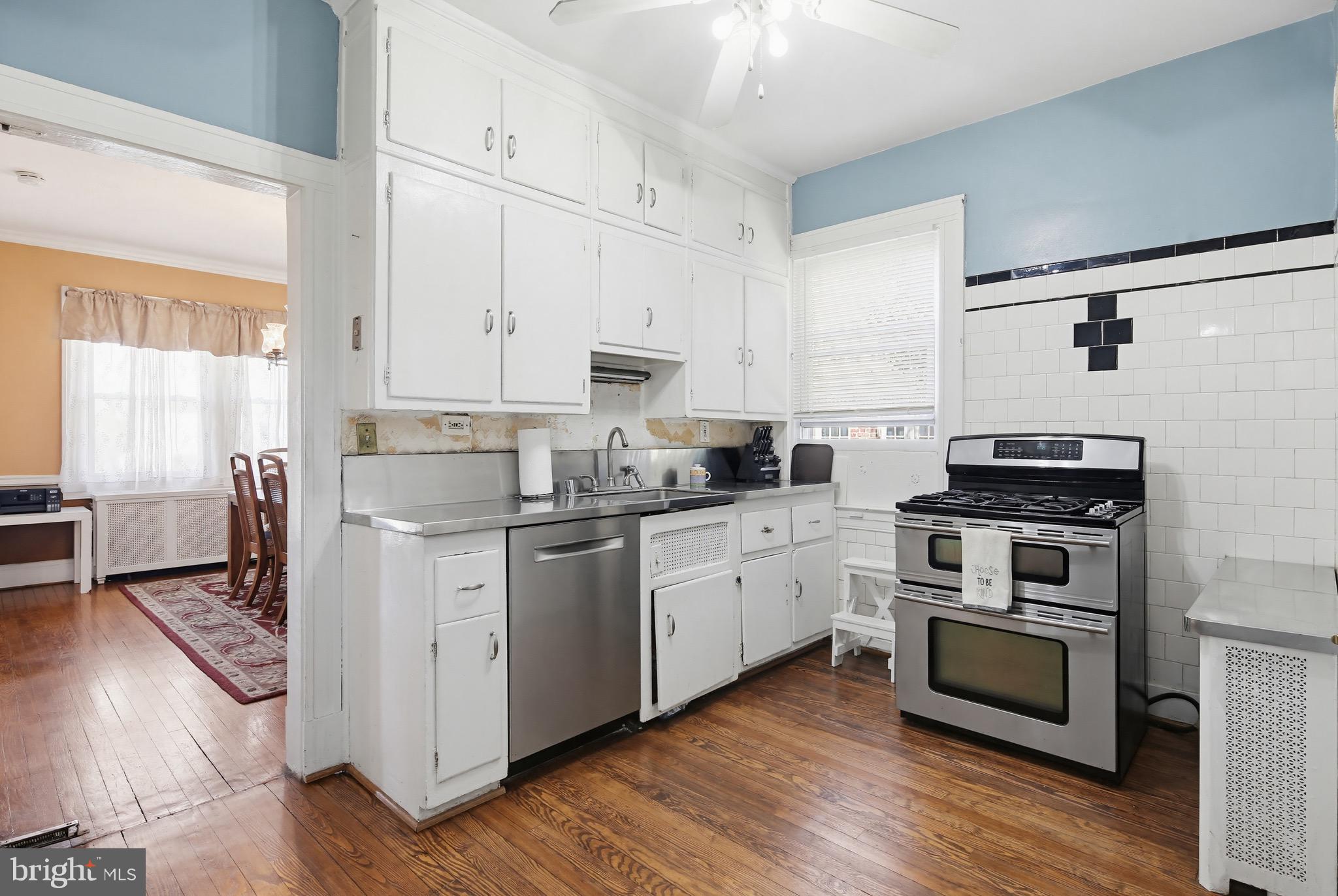 705 Winans Way Baltimore, MD 21229 - Photo 7 of 43 Stainless appliances & classic charm