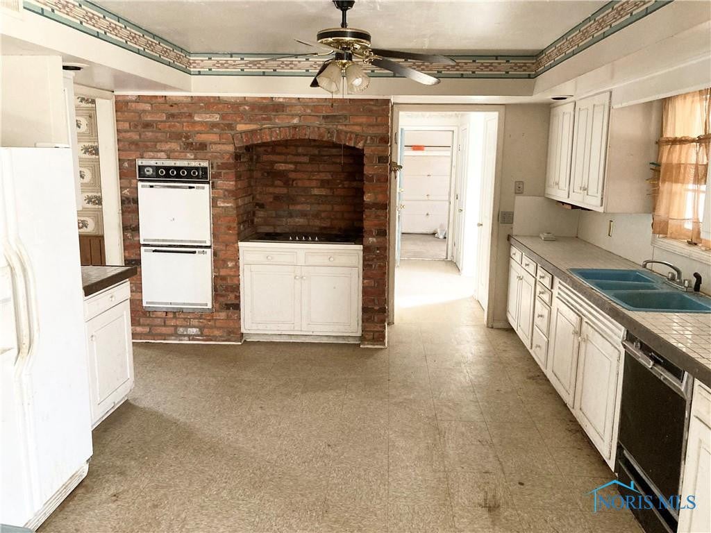 240 South River Road Waterville, OH 43566 - Photo 10 of 33 Gallery Image 10