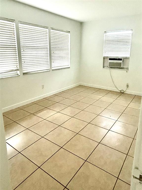 2695 Fruitville Road Sarasota, FL 34237 - Photo 7 of 13 a view of a room and window