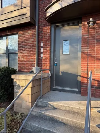 $1,595 | 810 West 4th Street, Unit 421, Winston-Salem, NC 27101