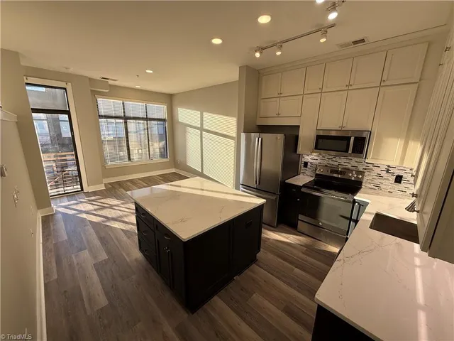 $1,780 | 810 West 4th Street, Unit 421, Winston-Salem, NC 27101