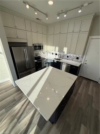 $1,595 | 810 West 4th Street, Unit 421, Winston-Salem, NC 27101