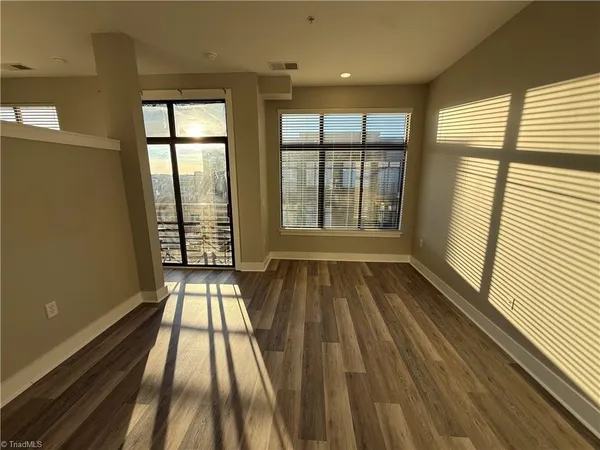 $1,595 | 810 West 4th Street, Unit 421, Winston-Salem, NC 27101