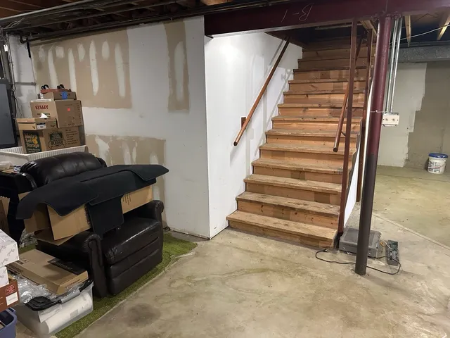 a view of entryway and hall