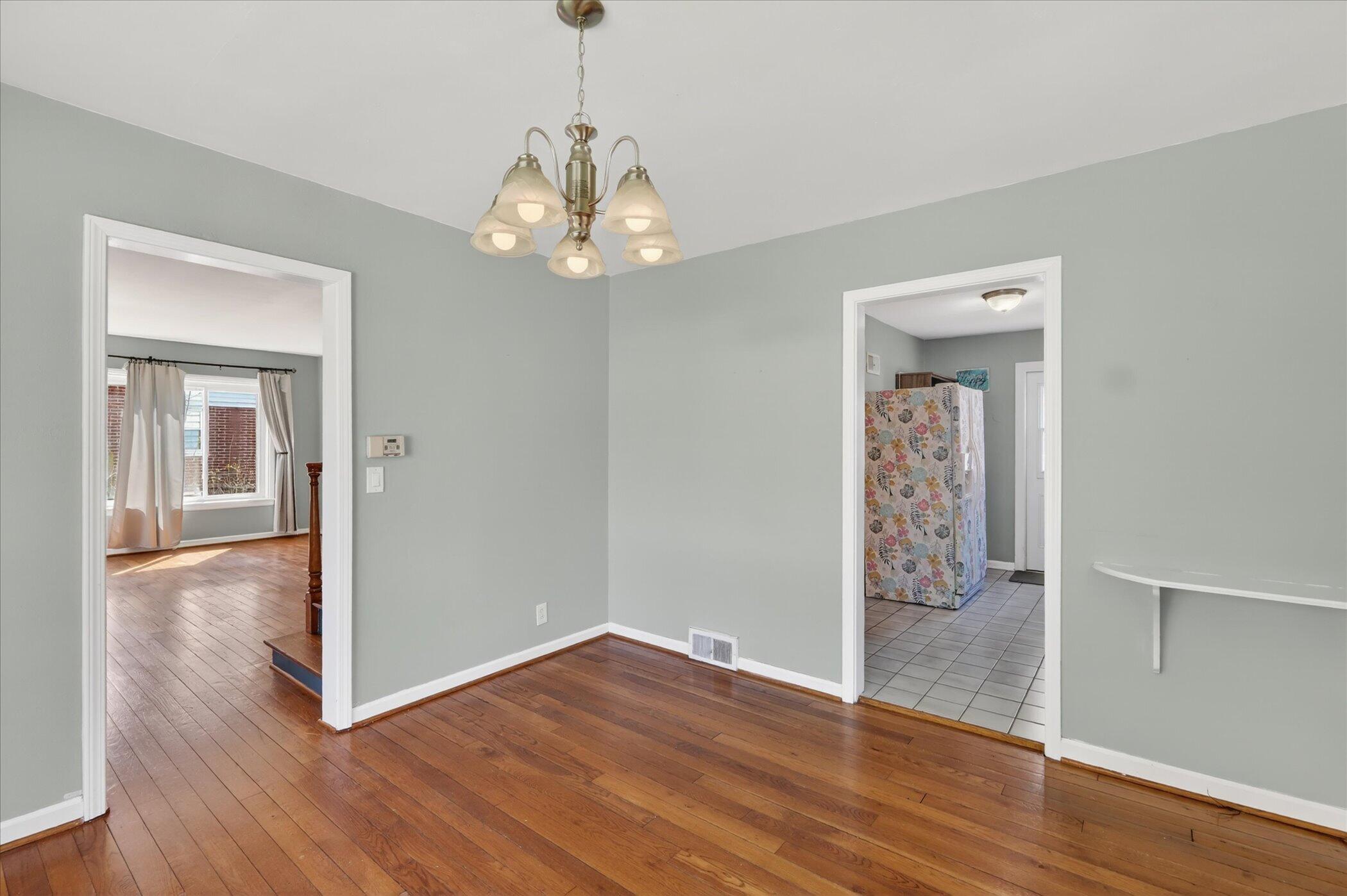 1422 Reycraft Drive Kalamazoo, MI 49001 - Photo 12 of 41 12-1422-Reycraft-Dr-Kalamazoo-Windowstil