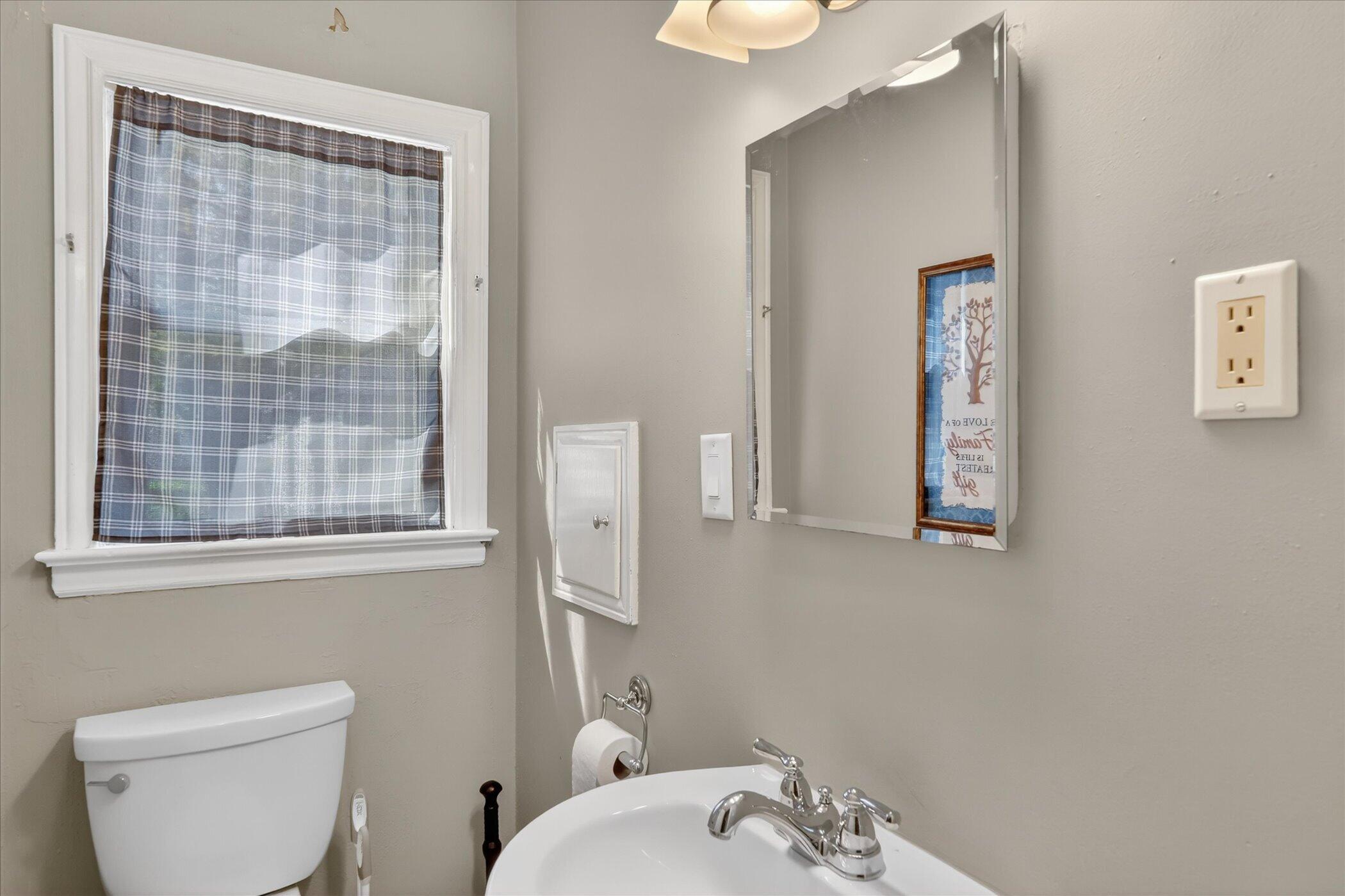 1422 Reycraft Drive Kalamazoo, MI 49001 - Photo 17 of 41 17-1422-Reycraft-Dr-Kalamazoo-Windowstil