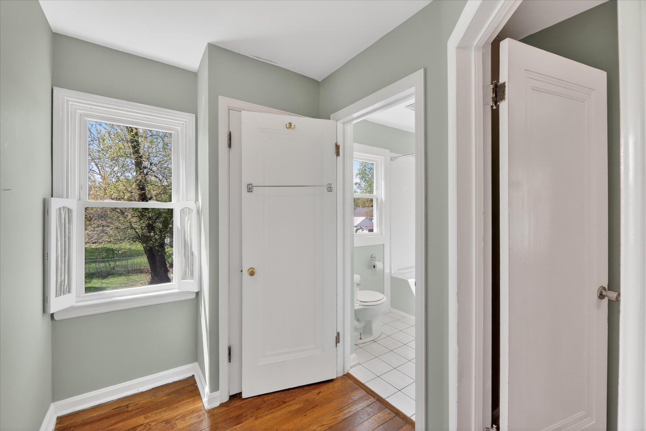 1422 Reycraft Drive Kalamazoo, MI 49001 - Photo 22 of 41 22-1422-Reycraft-Dr-Kalamazoo-Windowstil